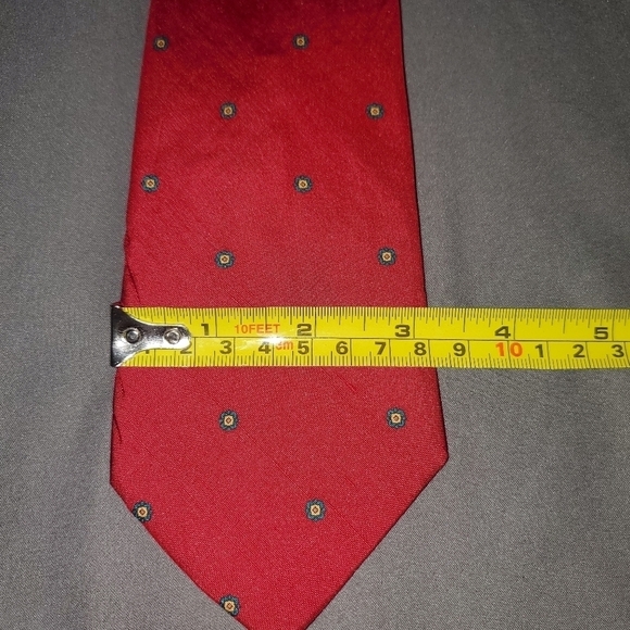Red Tie with Dot Pattern New - Picture 3 of 4